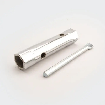 PLUG SPONNER