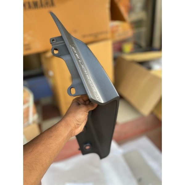 R15 V3 Bs6 Matt Black Tail Panel Right Side